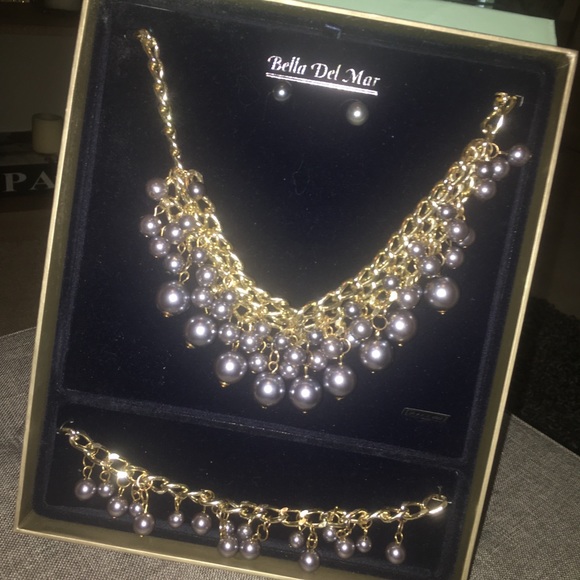 Signature Collection Pearl Set - Picture 2 of 2